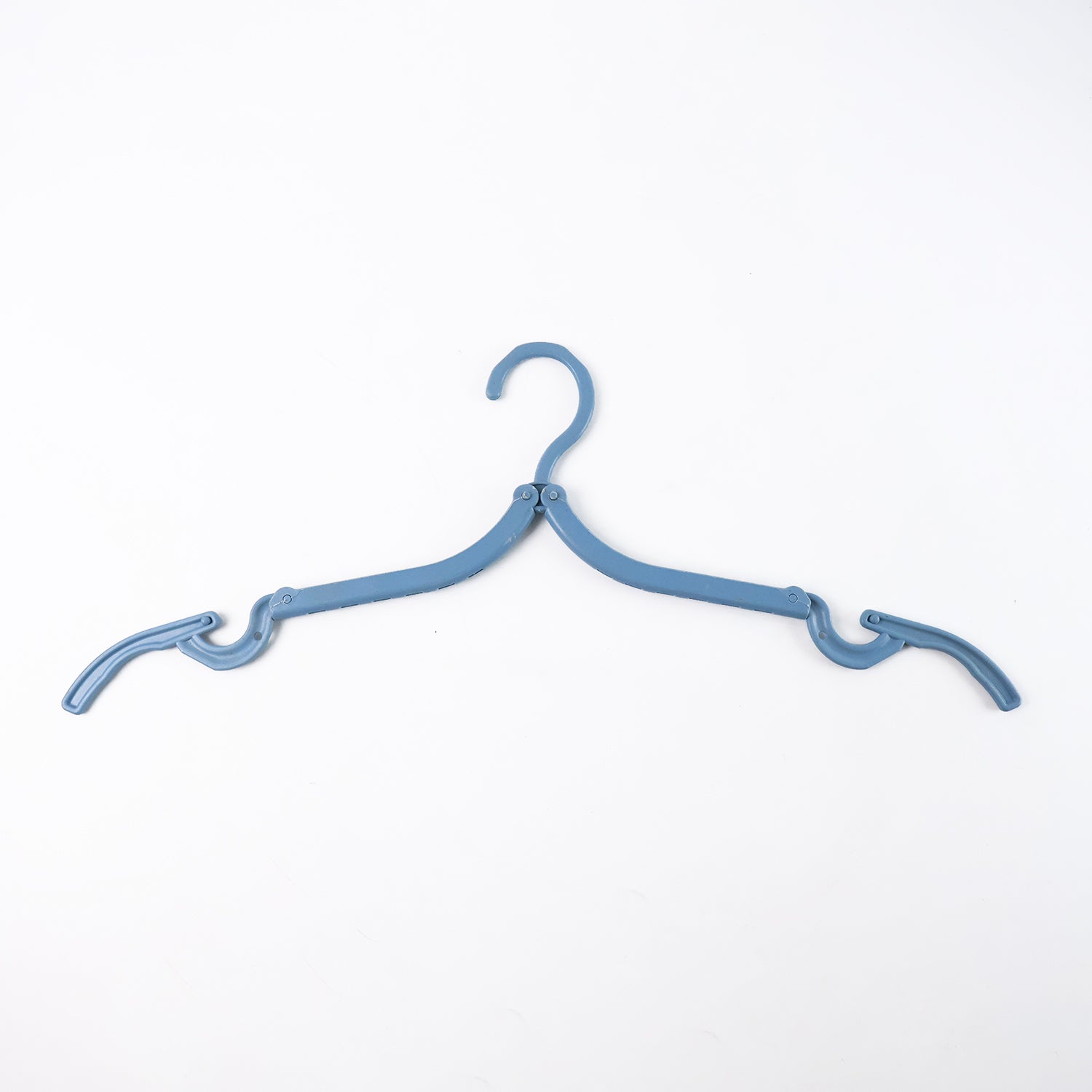 Lightweight foldable hangers designed for travel and outdoor use